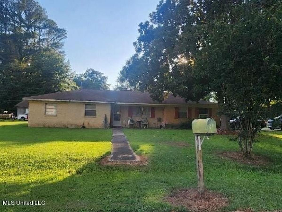 Picture of Home For Sale in Greenwood, Mississippi, United States