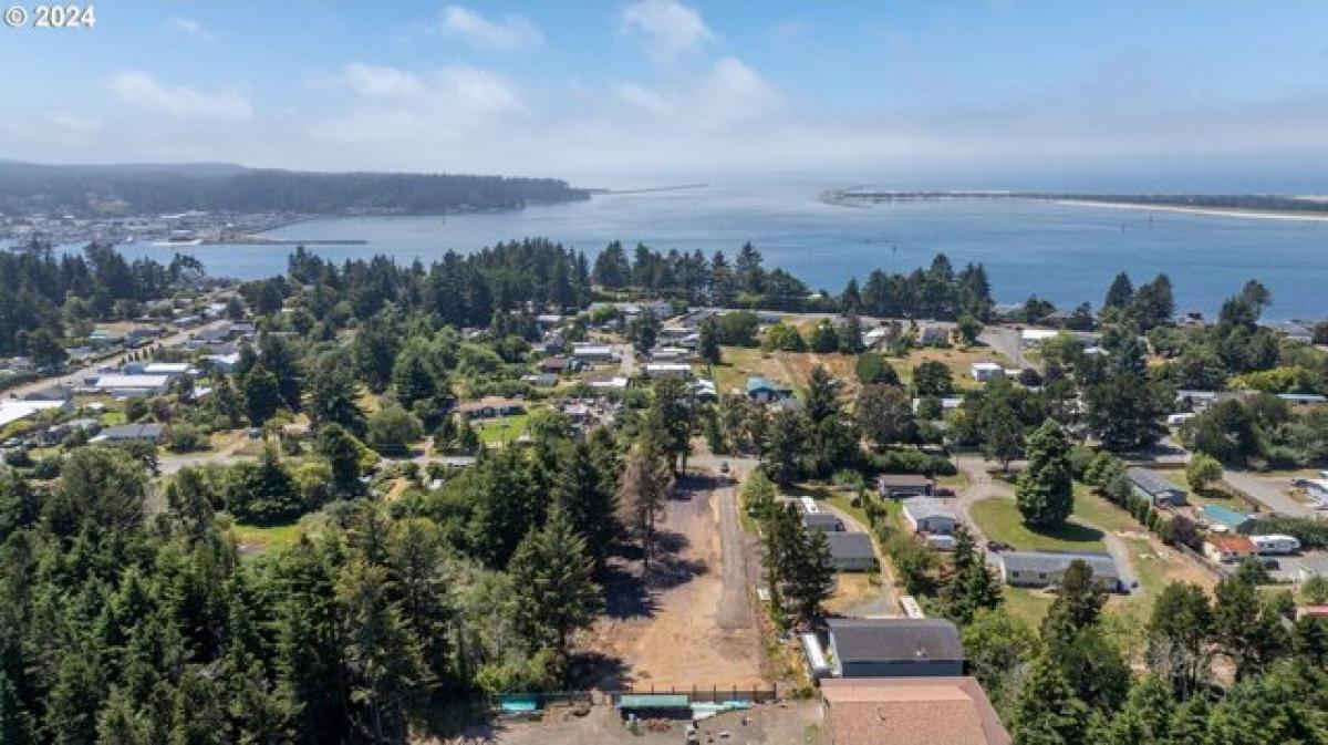 Picture of Residential Land For Sale in Coos Bay, Oregon, United States