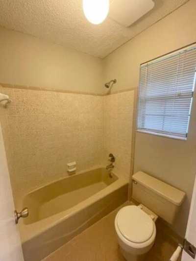 Home For Rent in Shalimar, Florida