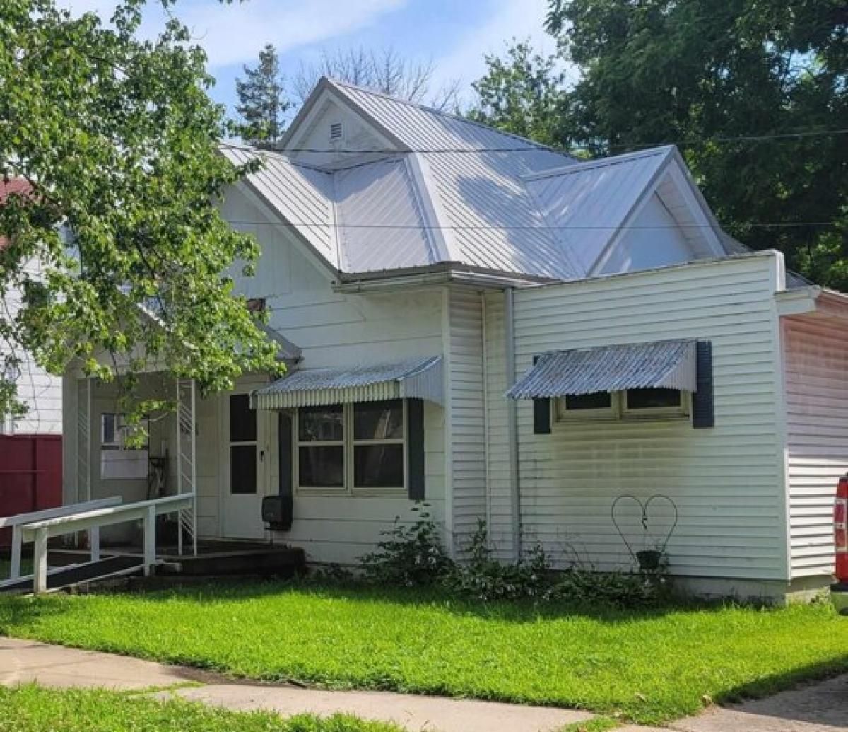 Picture of Home For Sale in Oelwein, Iowa, United States