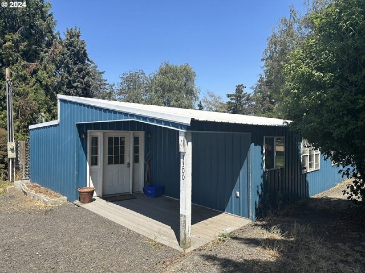 Picture of Home For Sale in The Dalles, Oregon, United States