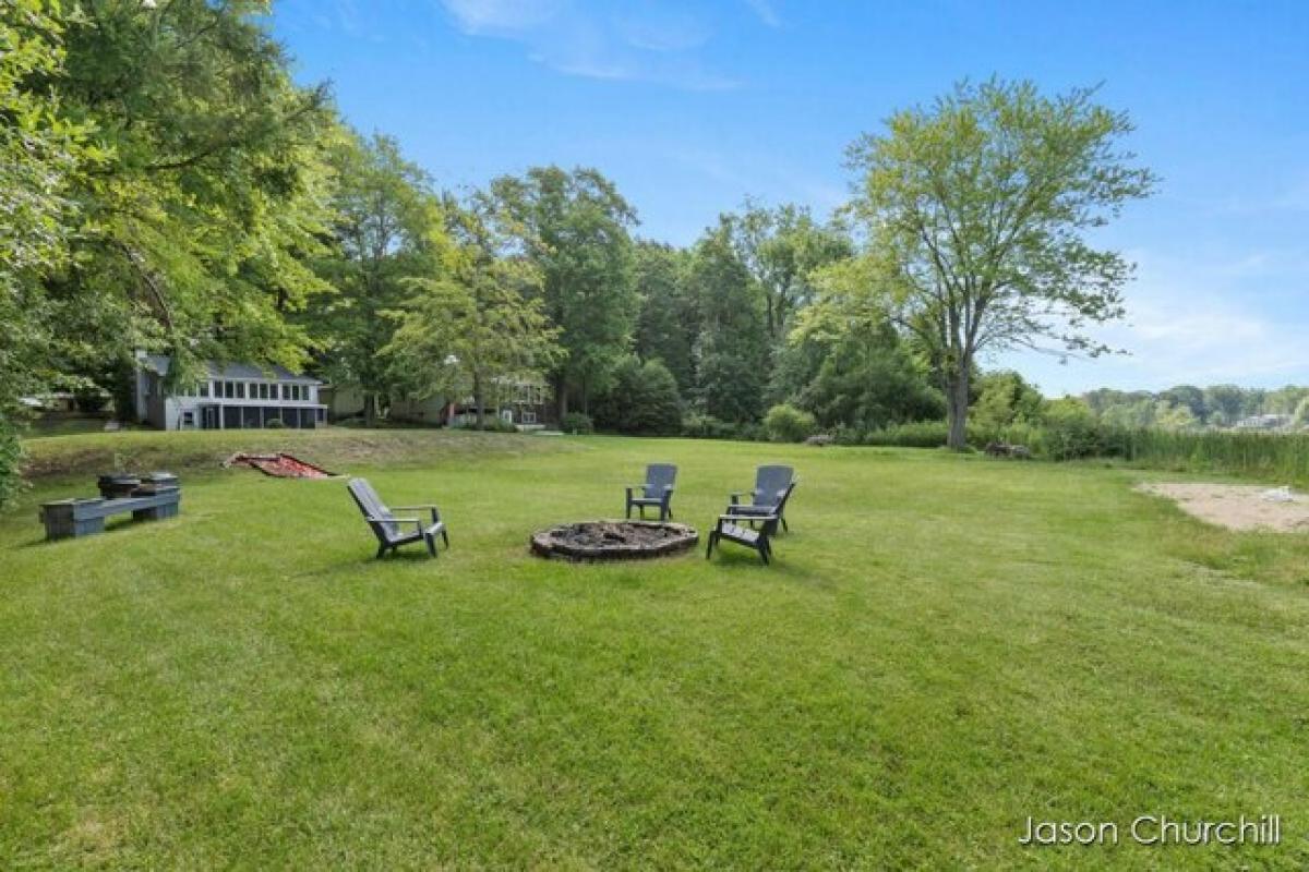 Picture of Home For Sale in Six Lakes, Michigan, United States