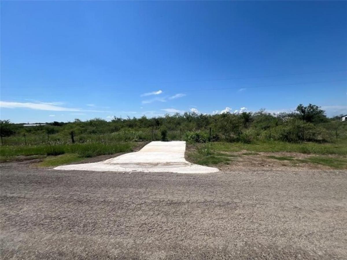 Picture of Residential Land For Sale in Elgin, Texas, United States