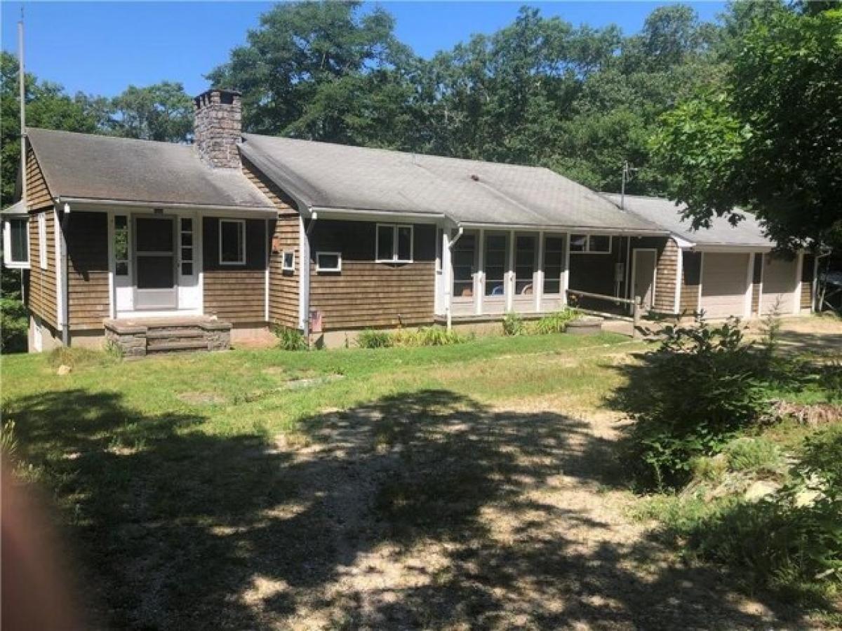 Picture of Home For Sale in South Kingstown, Rhode Island, United States