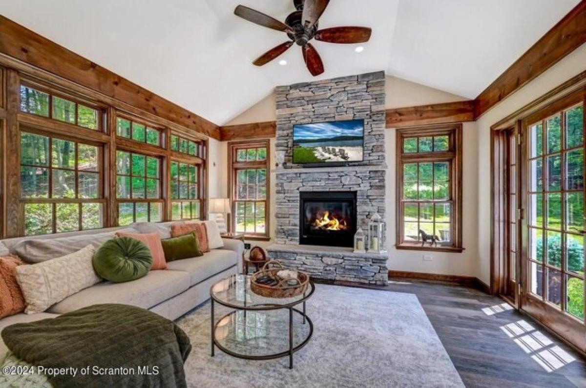 Picture of Home For Sale in Clarks Summit, Pennsylvania, United States