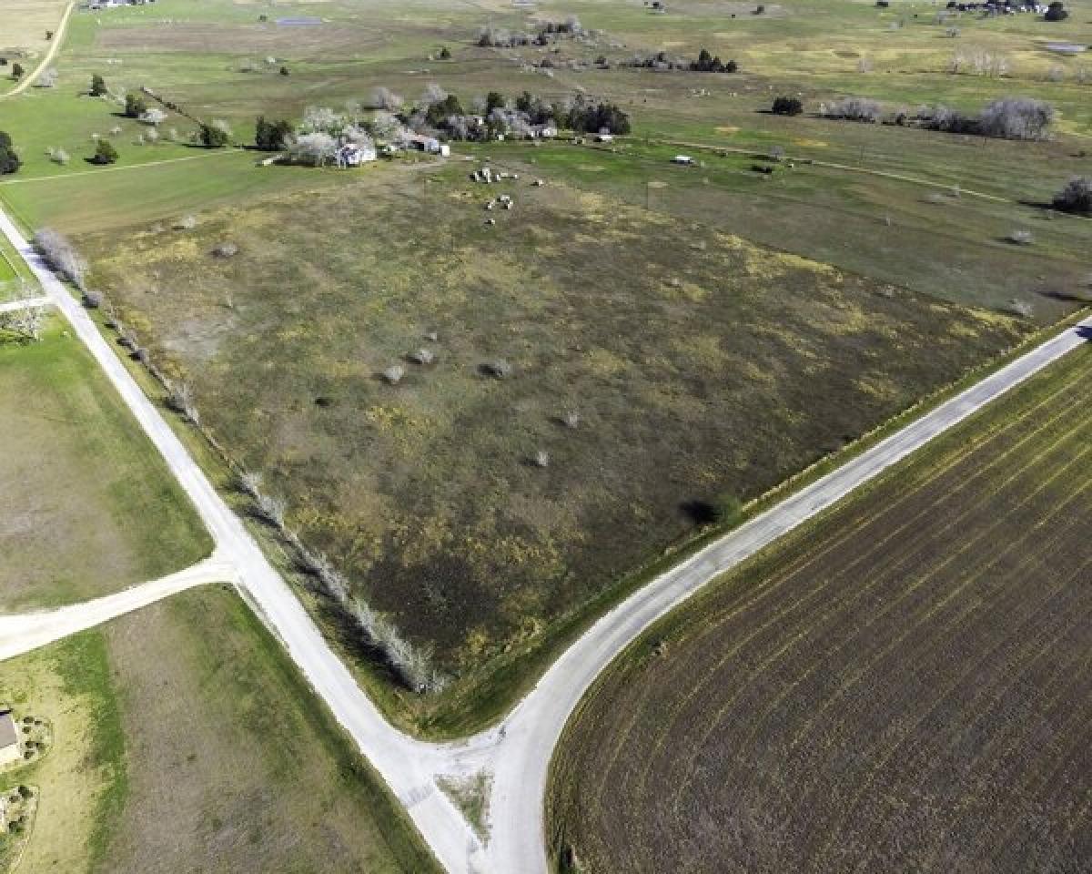 Picture of Residential Land For Sale in Shiner, Texas, United States