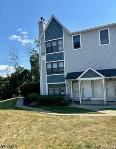 Home For Sale in Hamburg, New Jersey