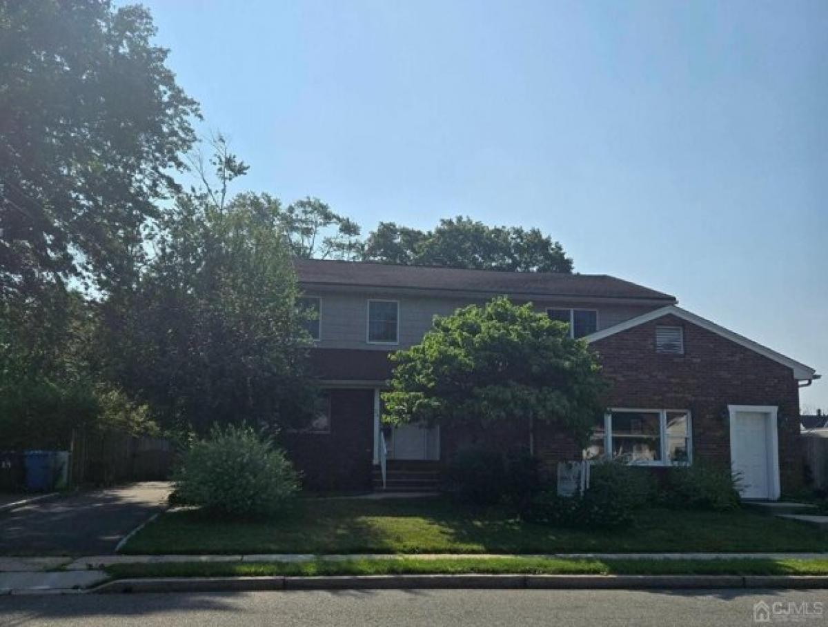 Picture of Home For Sale in Fords, New Jersey, United States