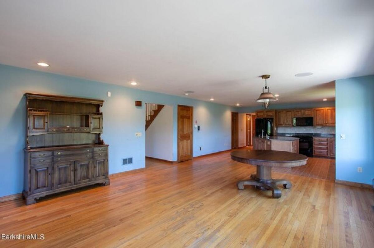 Picture of Home For Sale in Sheffield, Massachusetts, United States