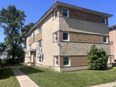 Home For Sale in Blue Island, Illinois