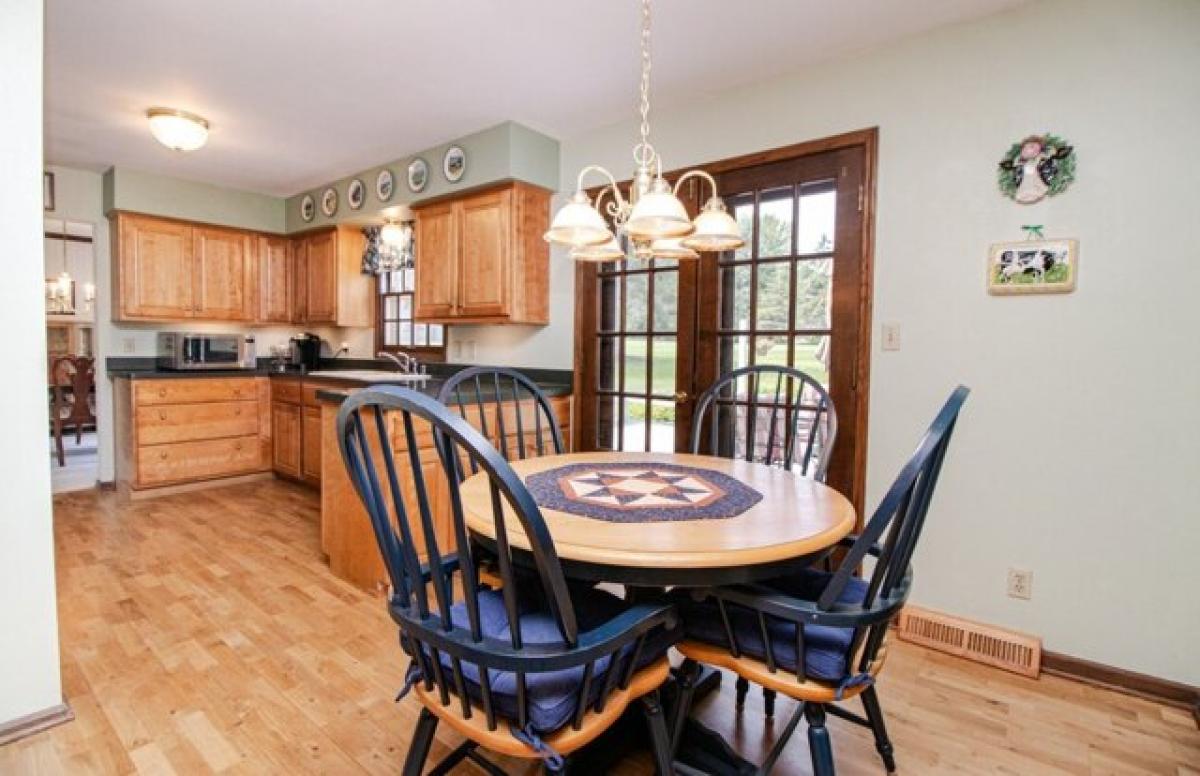 Picture of Home For Sale in Mequon, Wisconsin, United States