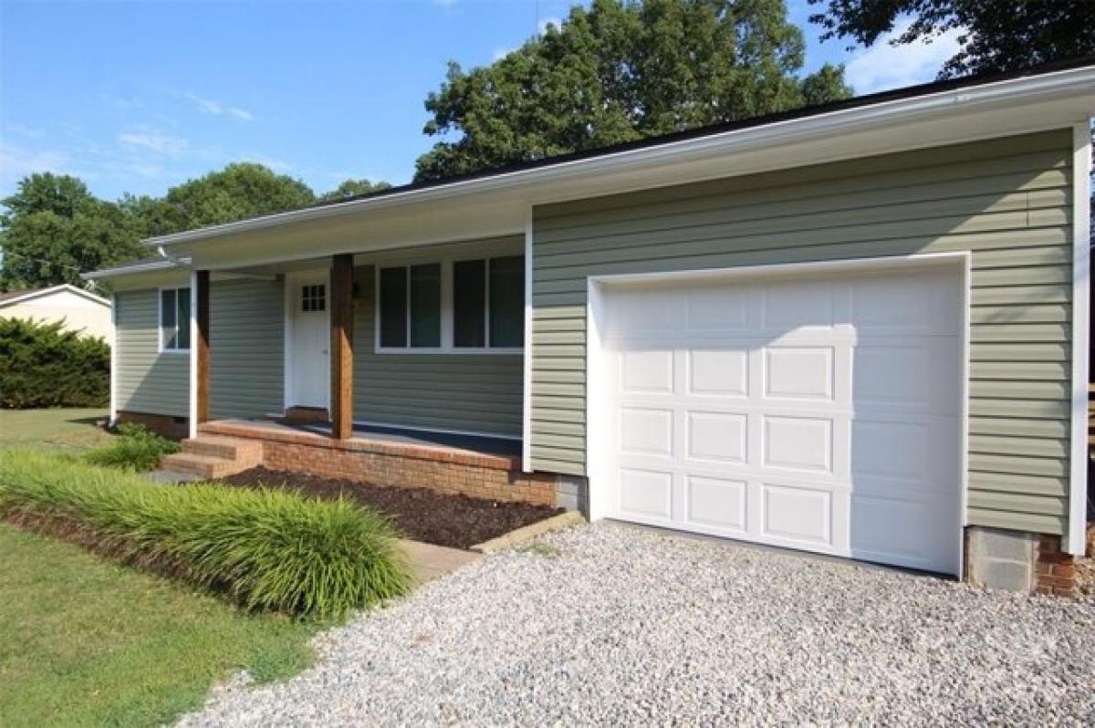 Picture of Home For Sale in Iron Station, North Carolina, United States