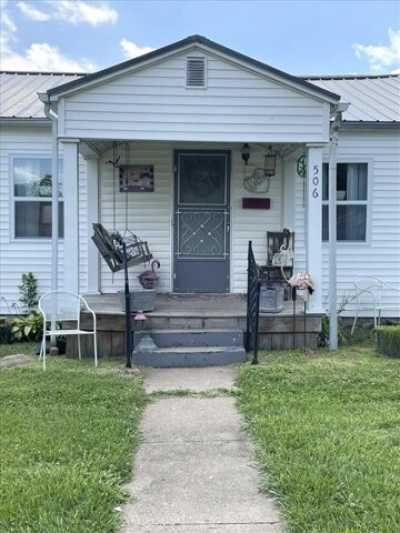 Home For Sale in Macon, Missouri