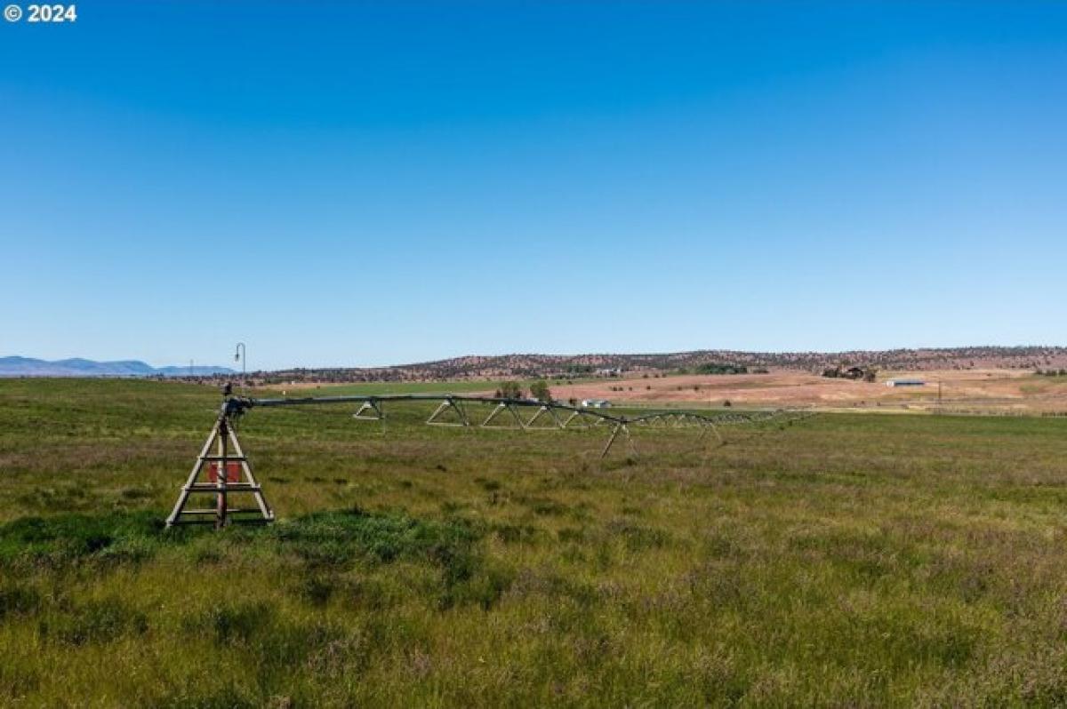 Picture of Residential Land For Sale in Madras, Oregon, United States