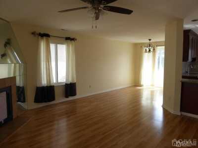 Home For Rent in Edison, New Jersey