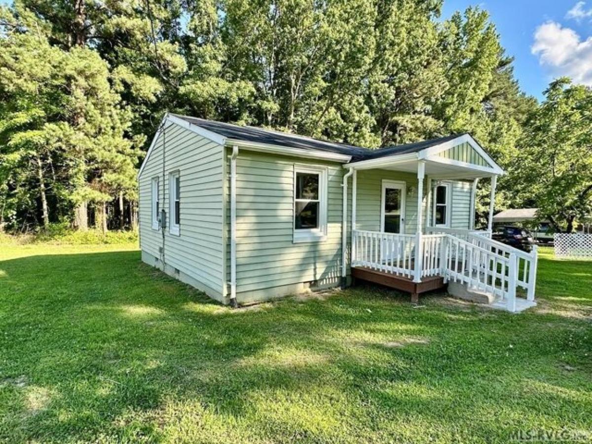 Picture of Home For Sale in Lawrenceville, Virginia, United States