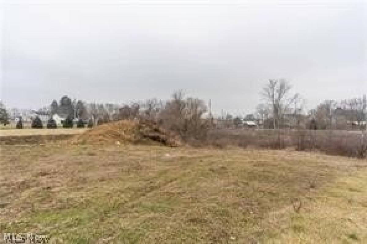 Picture of Residential Land For Sale in Hartville, Ohio, United States