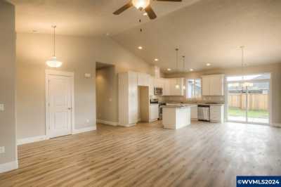 Home For Sale in Dallas, Oregon