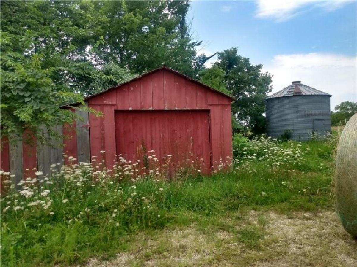 Picture of Home For Sale in Louisburg, Kansas, United States