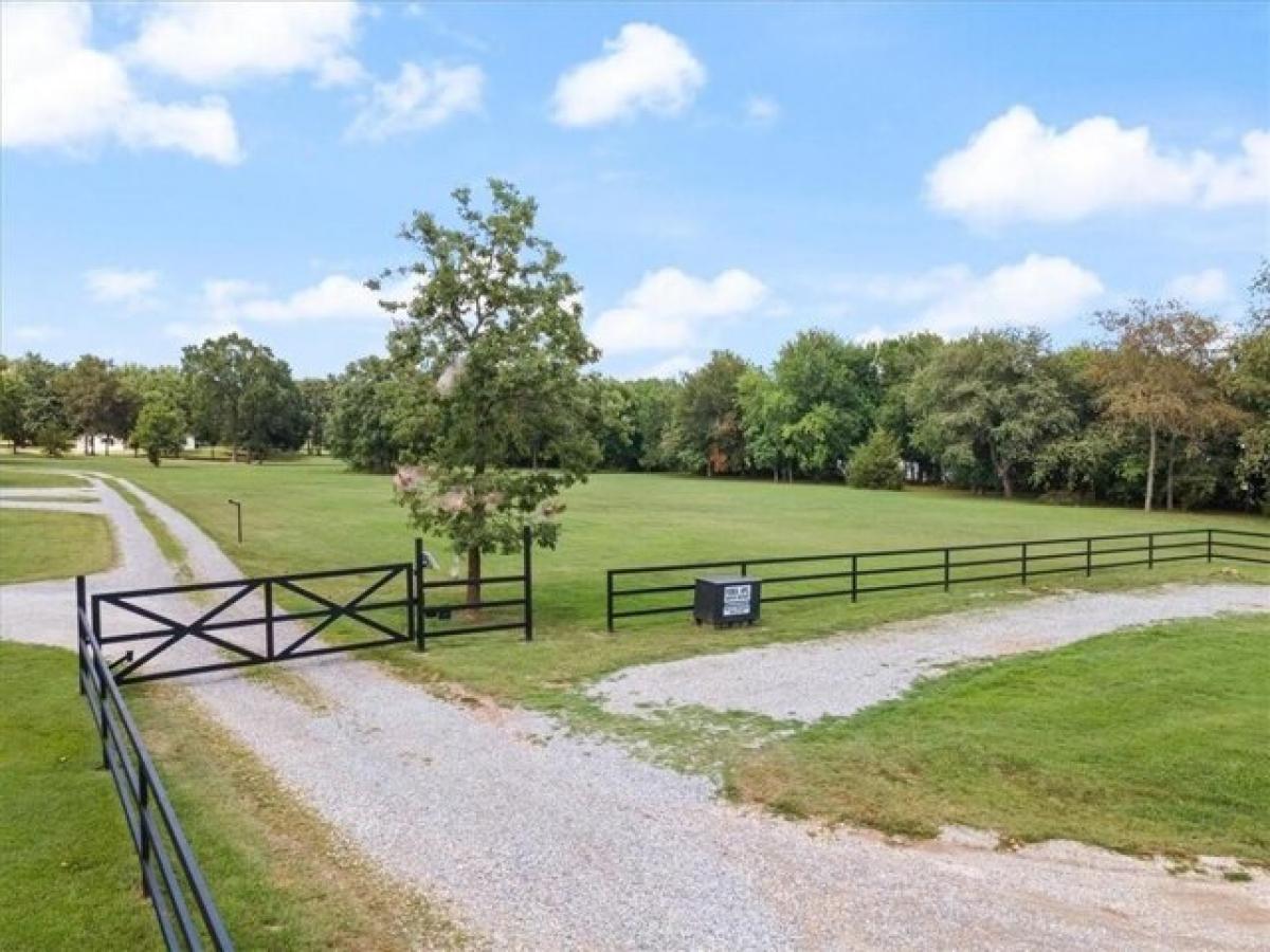 Picture of Home For Sale in Gentry, Arkansas, United States