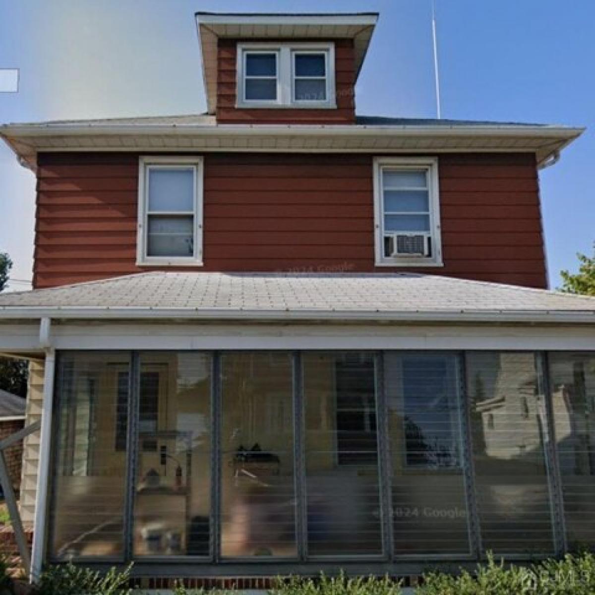 Picture of Home For Sale in Sayreville, New Jersey, United States