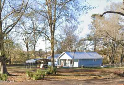 Home For Sale in Crystal Springs, Mississippi