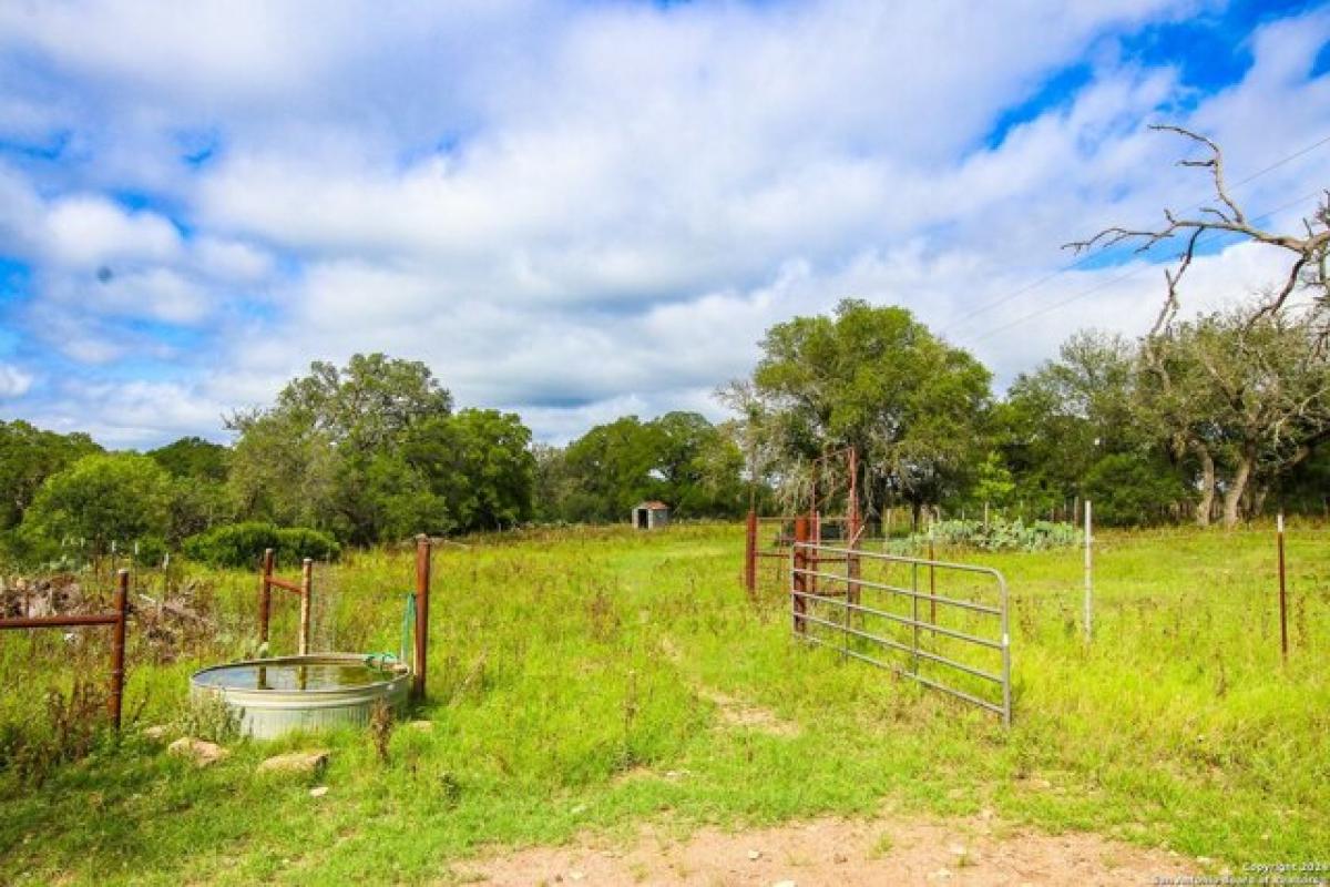 Picture of Residential Land For Sale in Comfort, Texas, United States