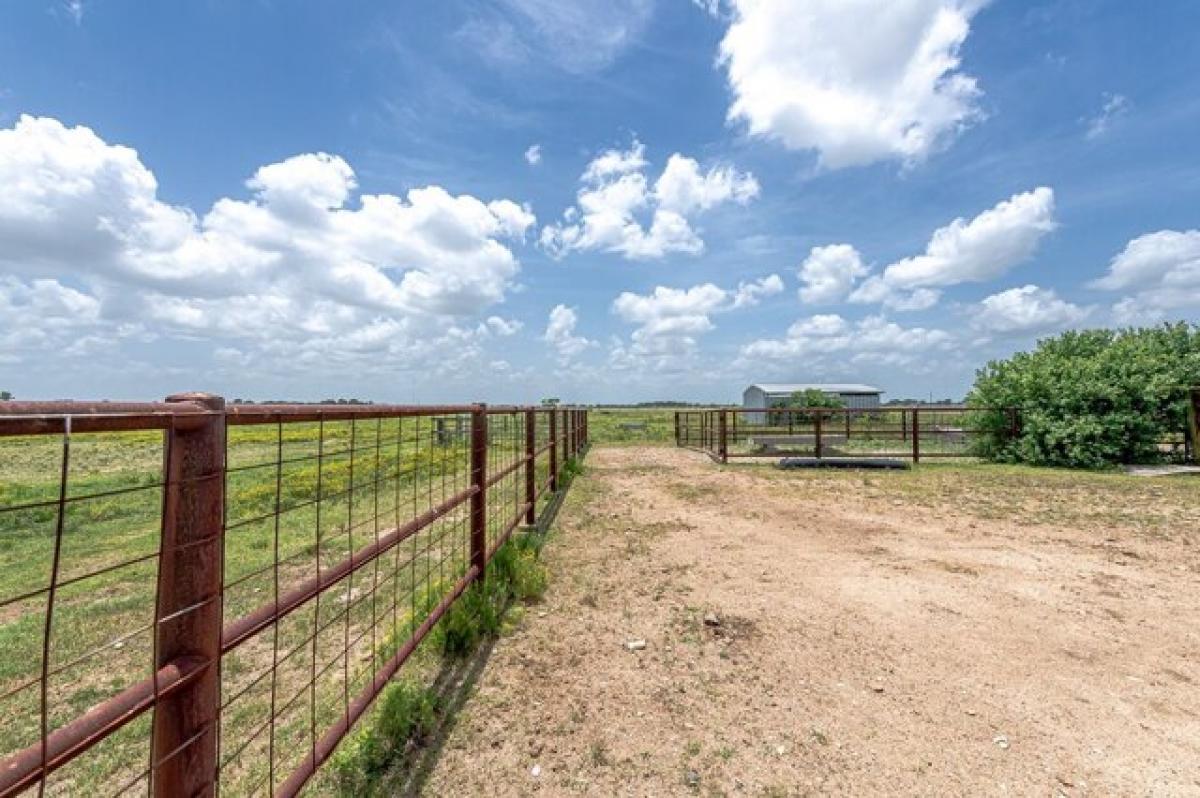 Picture of Residential Land For Sale in Wharton, Texas, United States