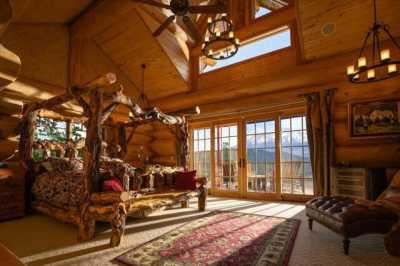 Home For Sale in Mount Shasta, California