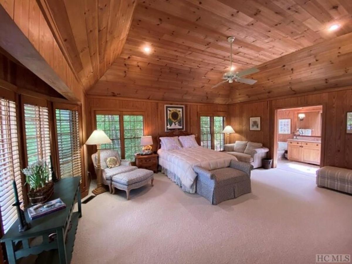 Picture of Home For Sale in Lake Toxaway, North Carolina, United States