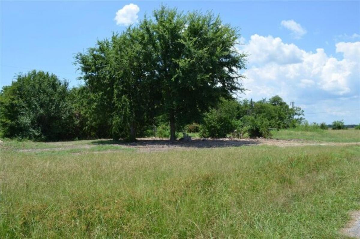 Picture of Residential Land For Sale in Trinidad, Texas, United States