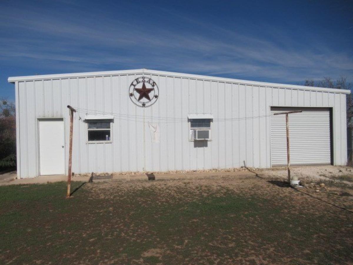 Picture of Home For Sale in Ballinger, Texas, United States