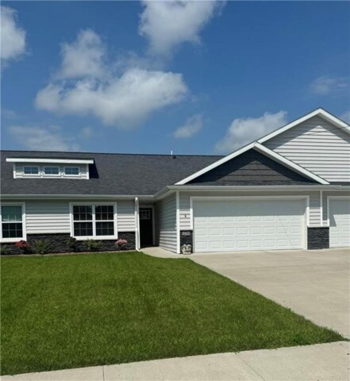 Picture of Home For Sale in Prairie City, Iowa, United States