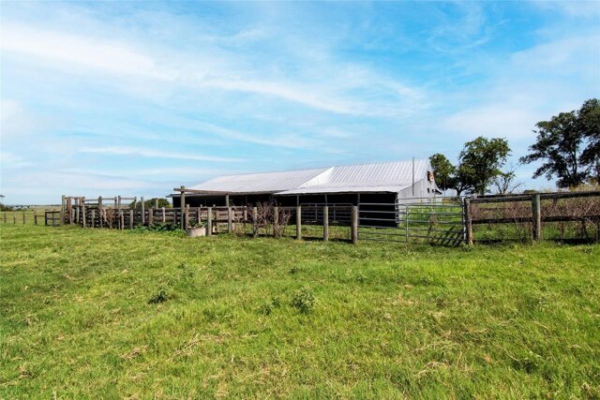 Picture of Residential Land For Sale in Shiner, Texas, United States