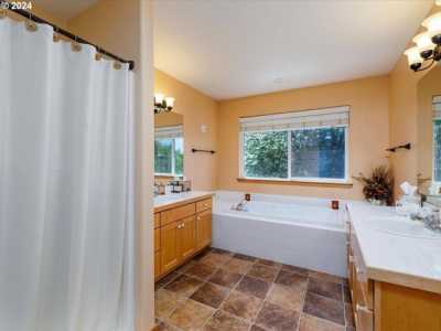 Home For Sale in Tigard, Oregon