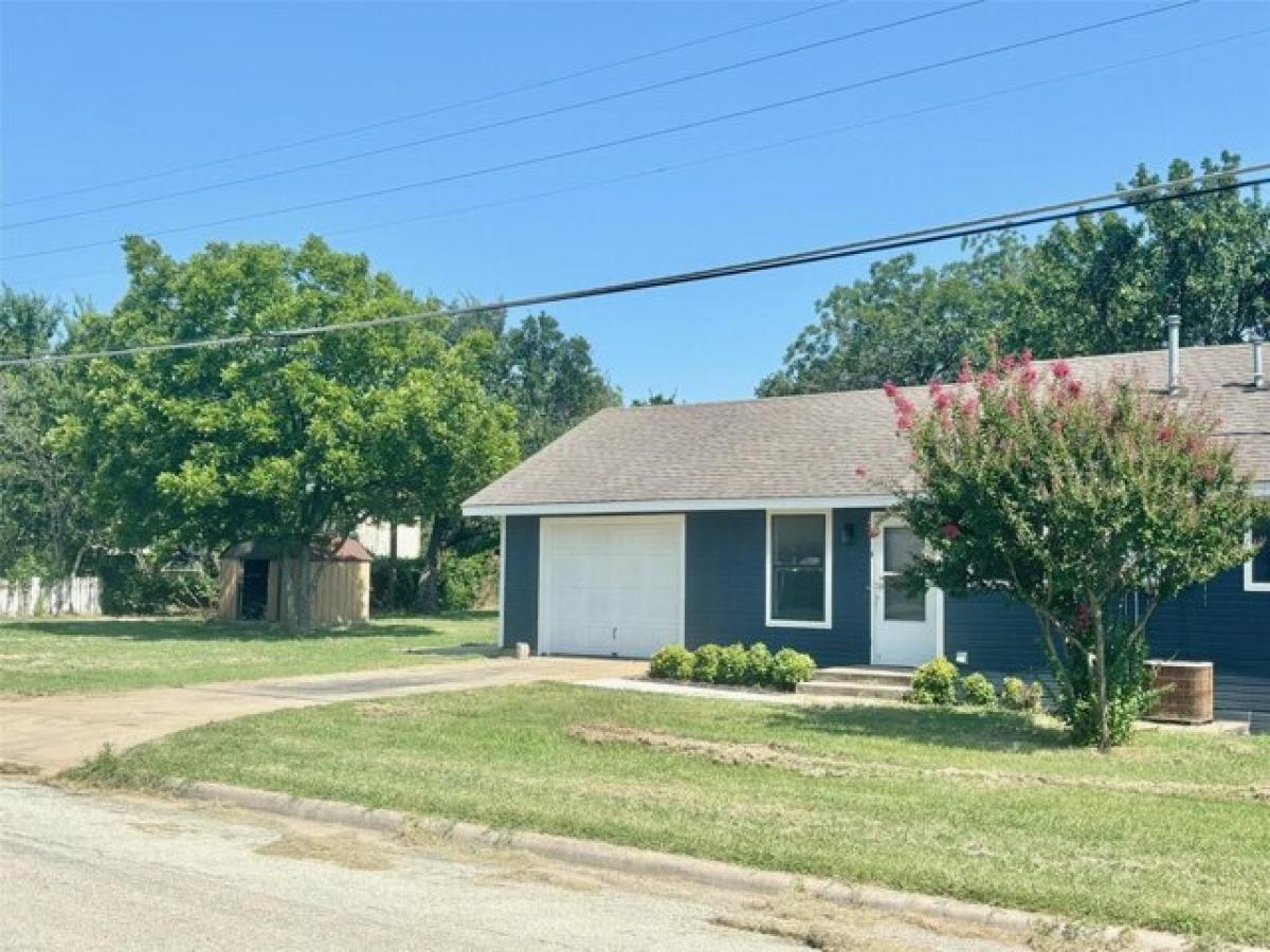 Picture of Home For Sale in Nocona, Texas, United States