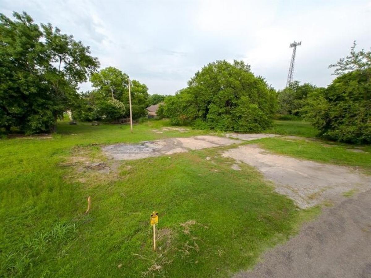 Picture of Residential Land For Sale in Ennis, Texas, United States