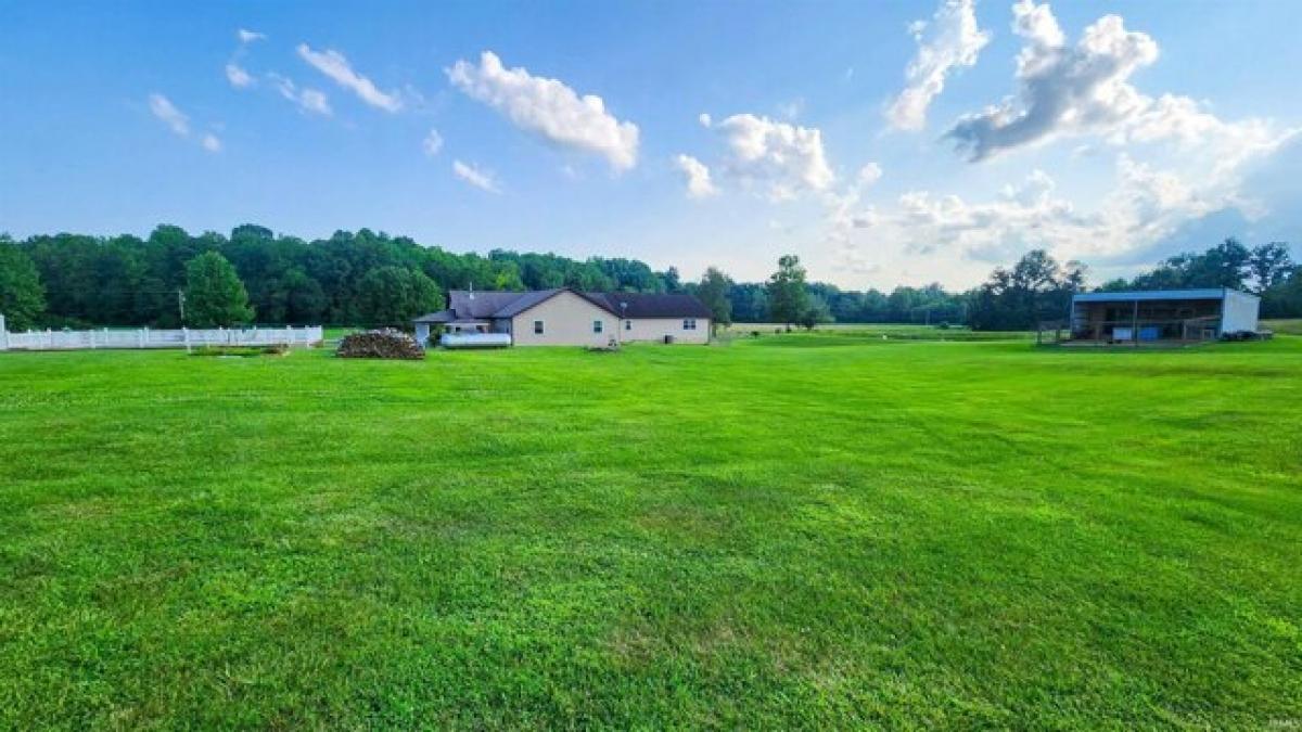 Picture of Home For Sale in Bloomfield, Indiana, United States