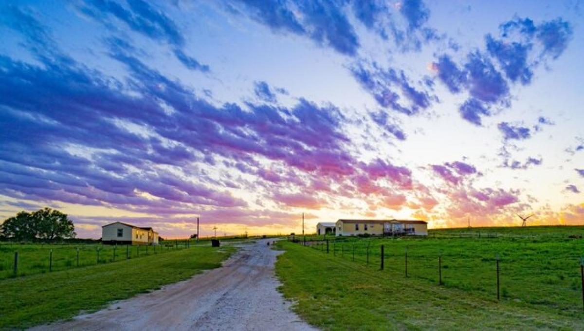 Picture of Home For Sale in Woodward, Oklahoma, United States