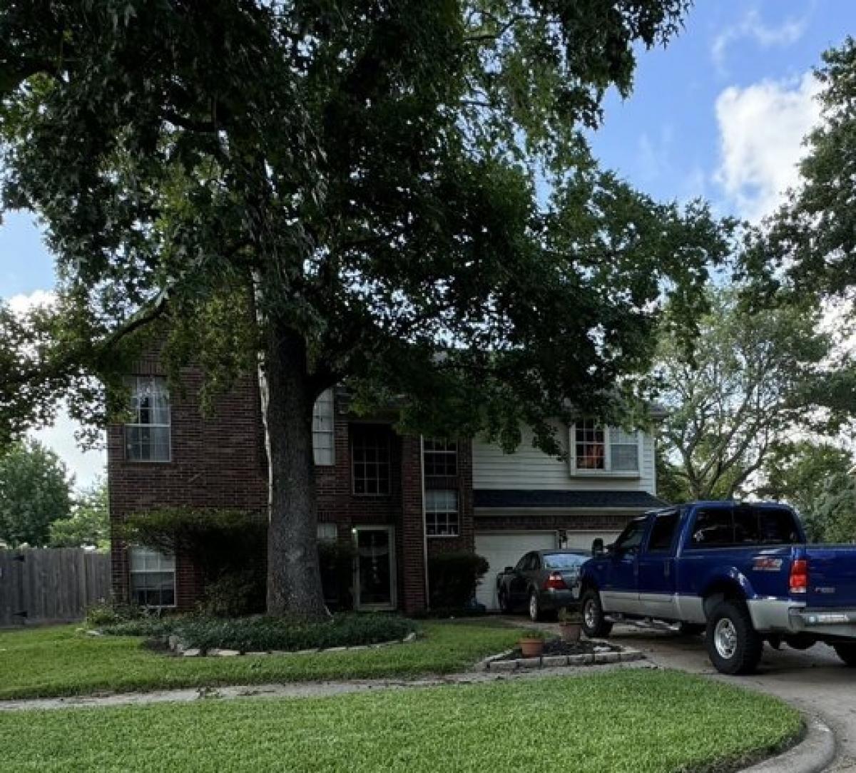 Picture of Home For Sale in Highlands, Texas, United States