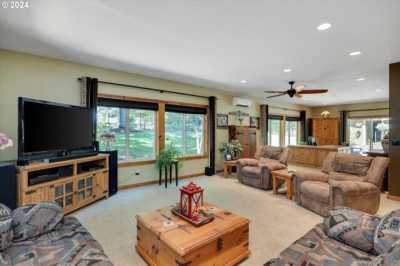 Home For Sale in White Salmon, Washington