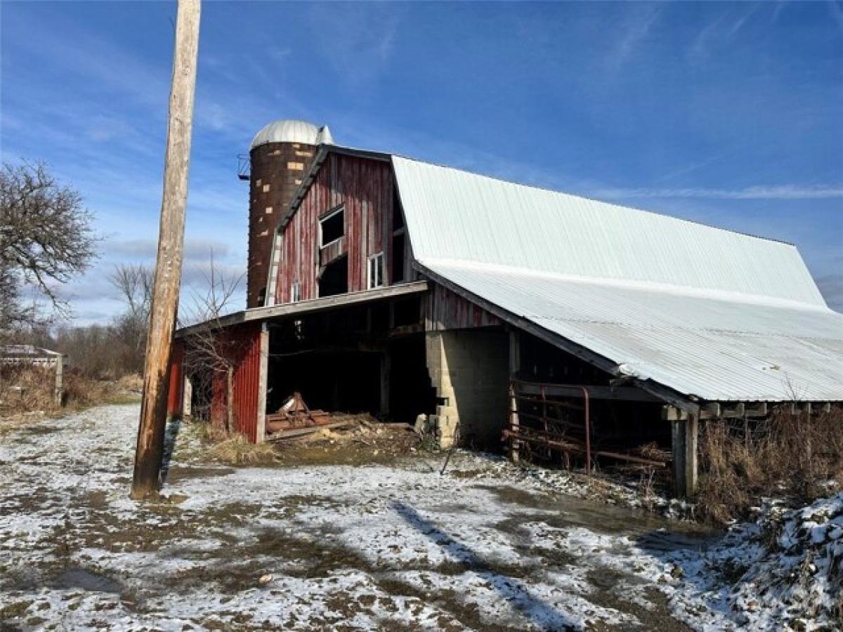 Picture of Home For Sale in Conneautville, Pennsylvania, United States