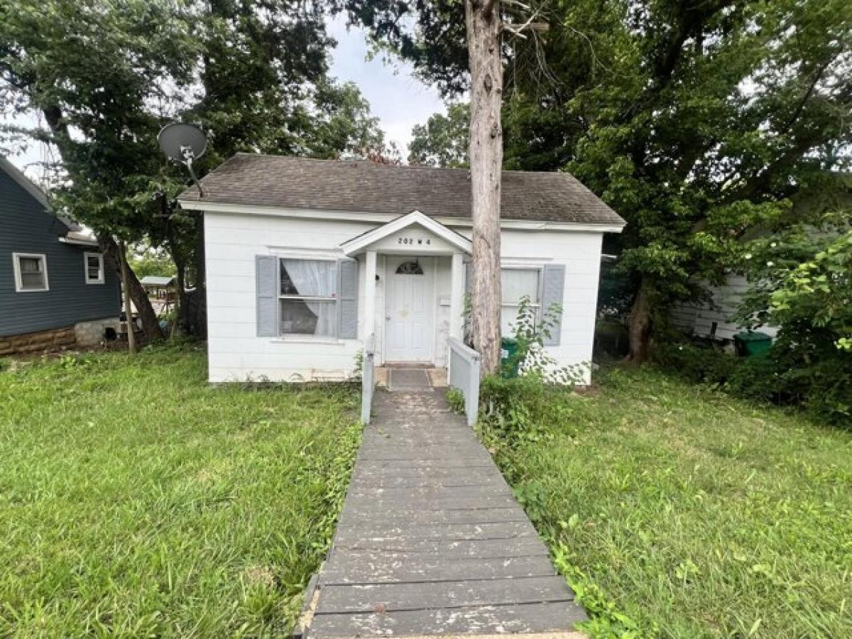 Picture of Home For Sale in Willow Springs, Missouri, United States