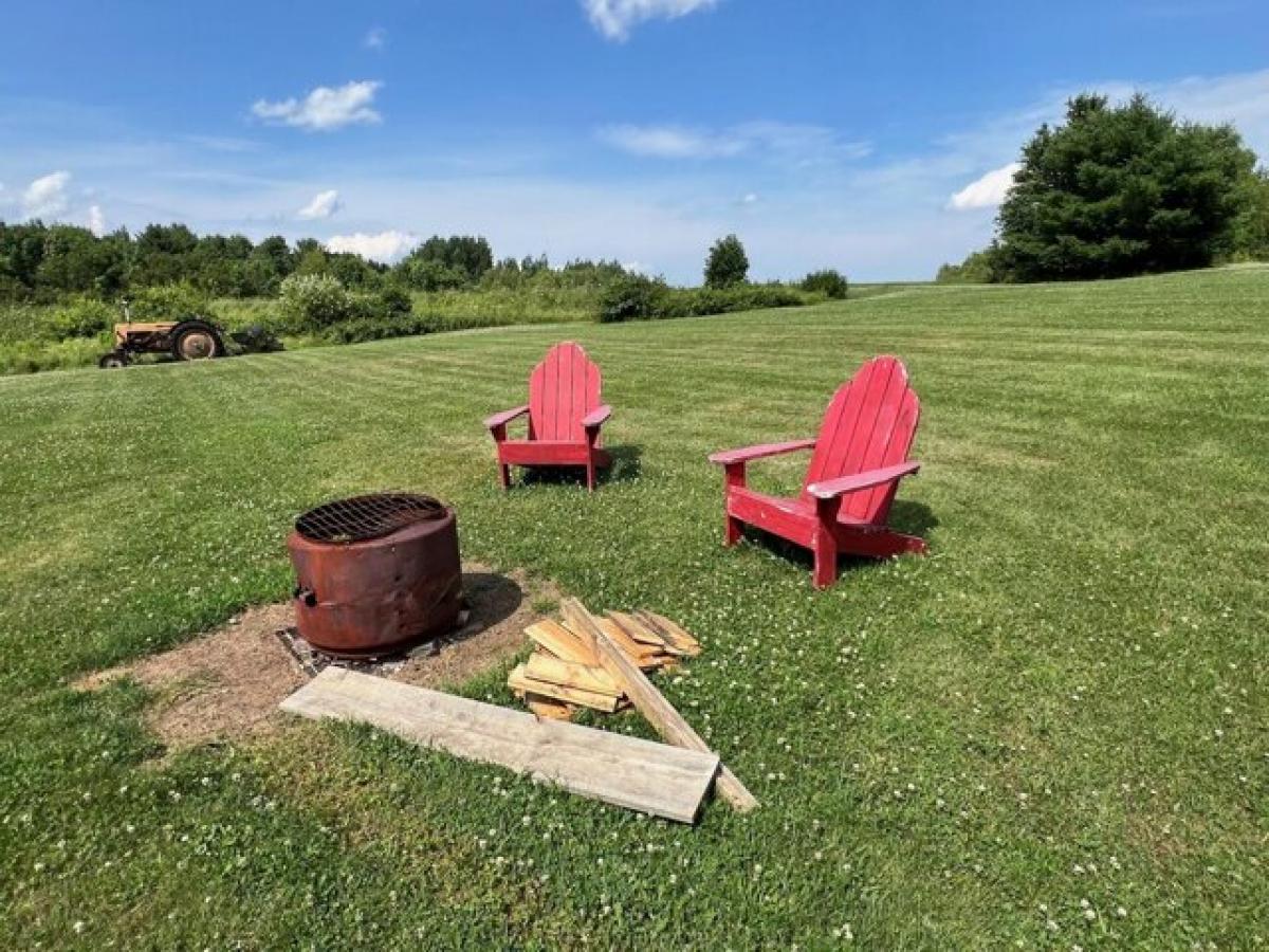 Picture of Home For Sale in Dexter, Maine, United States