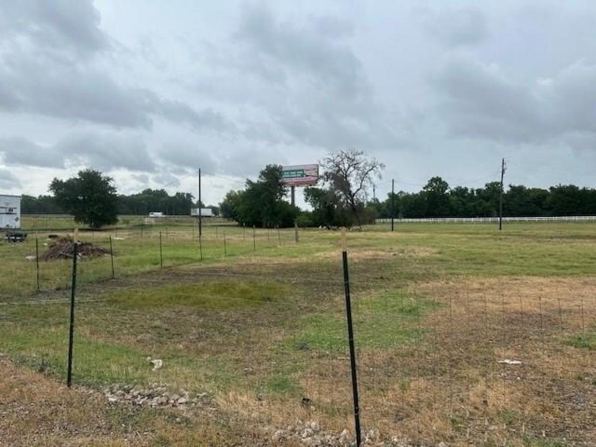 Picture of Residential Land For Sale in Caddo Mills, Texas, United States