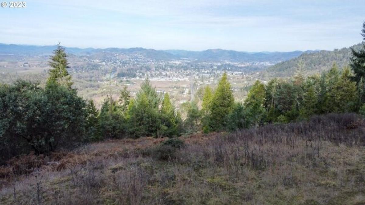 Picture of Residential Land For Sale in Roseburg, Oregon, United States