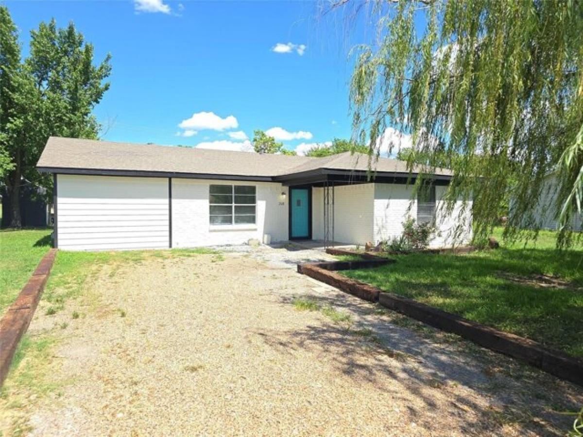 Picture of Home For Sale in Celeste, Texas, United States