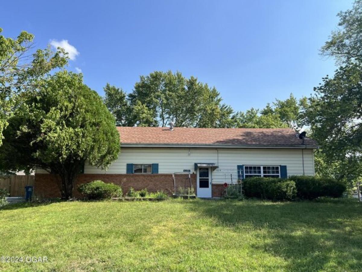 Picture of Home For Sale in Carthage, Missouri, United States