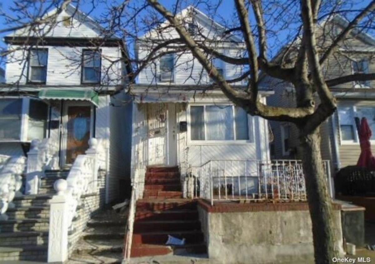 Picture of Home For Sale in Ozone Park, New York, United States