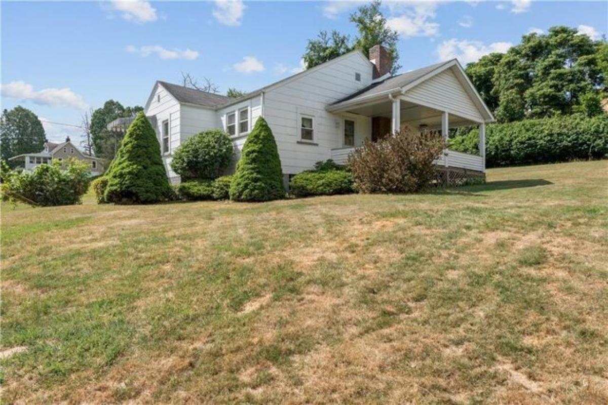 Picture of Home For Sale in Irwin, Pennsylvania, United States